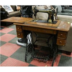 SINGER JA SEWING MACHINE.
