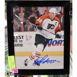 ERIC LINDROS SIGNED AND FRAMED PHOTO,