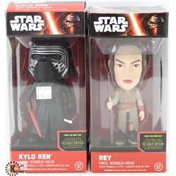 LOT OF 2 STAR WARS BOBBLE HEADS - REY & KYLO REN.