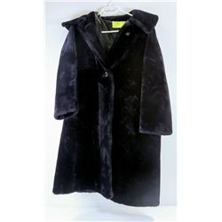VINTAGE LADIES FUR COAT.