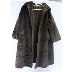 VINTAGE LADIES FUR COAT.