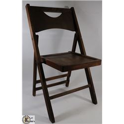 VINTAGE KIDS WOOD FOLDING CHAIR.