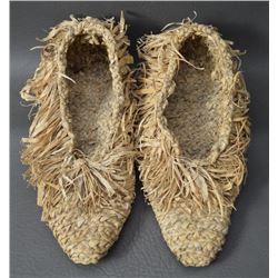 IROQUOIS INDIAN CORN HUSK MOCCASINS