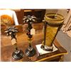Image 1 : LOT OF THREE DECOR ITEMS