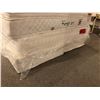 Image 1 : KING SIZE MATTRESS AND BOXSPRING.  FLOOR DISPLAY, SOME WEAR MARKS.