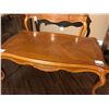 Image 2 : THREE PC. SET OF COUNTRY OAK FURNITURE INC. SOFA TABLE, COFFEE TABLE AND MIRROR