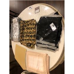 LOT OF PLACE MATS