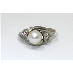 Estate - 10 KT White Gold Pearl Ring  - 2.4 Grams