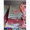 Image 1 : 6 New XL Heavy Cotton Shirts - 2 Beige. 4 Red
