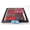 Image 1 : 20 Burt's Bee's 100% Natural Lipstick - 4 Colours