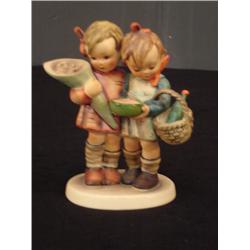 Hummel 2 figure girls bearing gifts 
