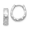 Image 1 : 14k White Gold Diamond Cut 4 mm Patterned Hinged Hoop Earrings