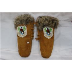 Pair of Leather Gauntlets