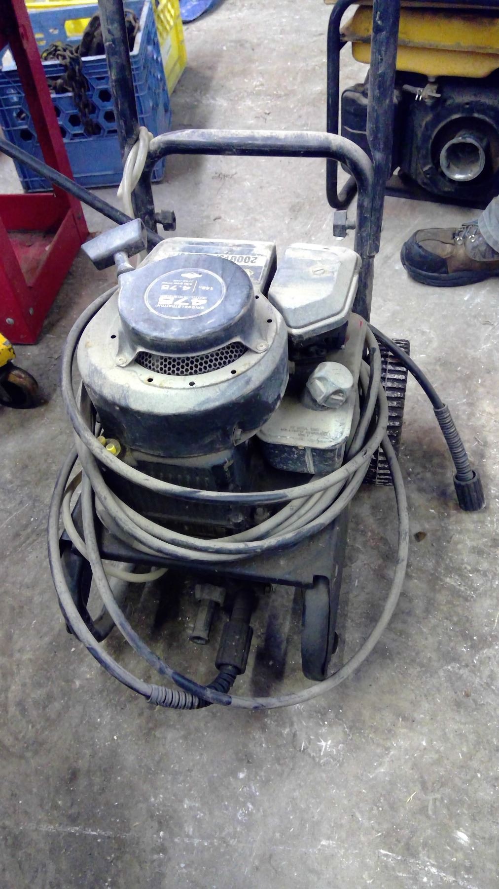 BRUTE GAS PRESSURE WASHER 2000 PSI, 148CC, C/W HOSE & WAND