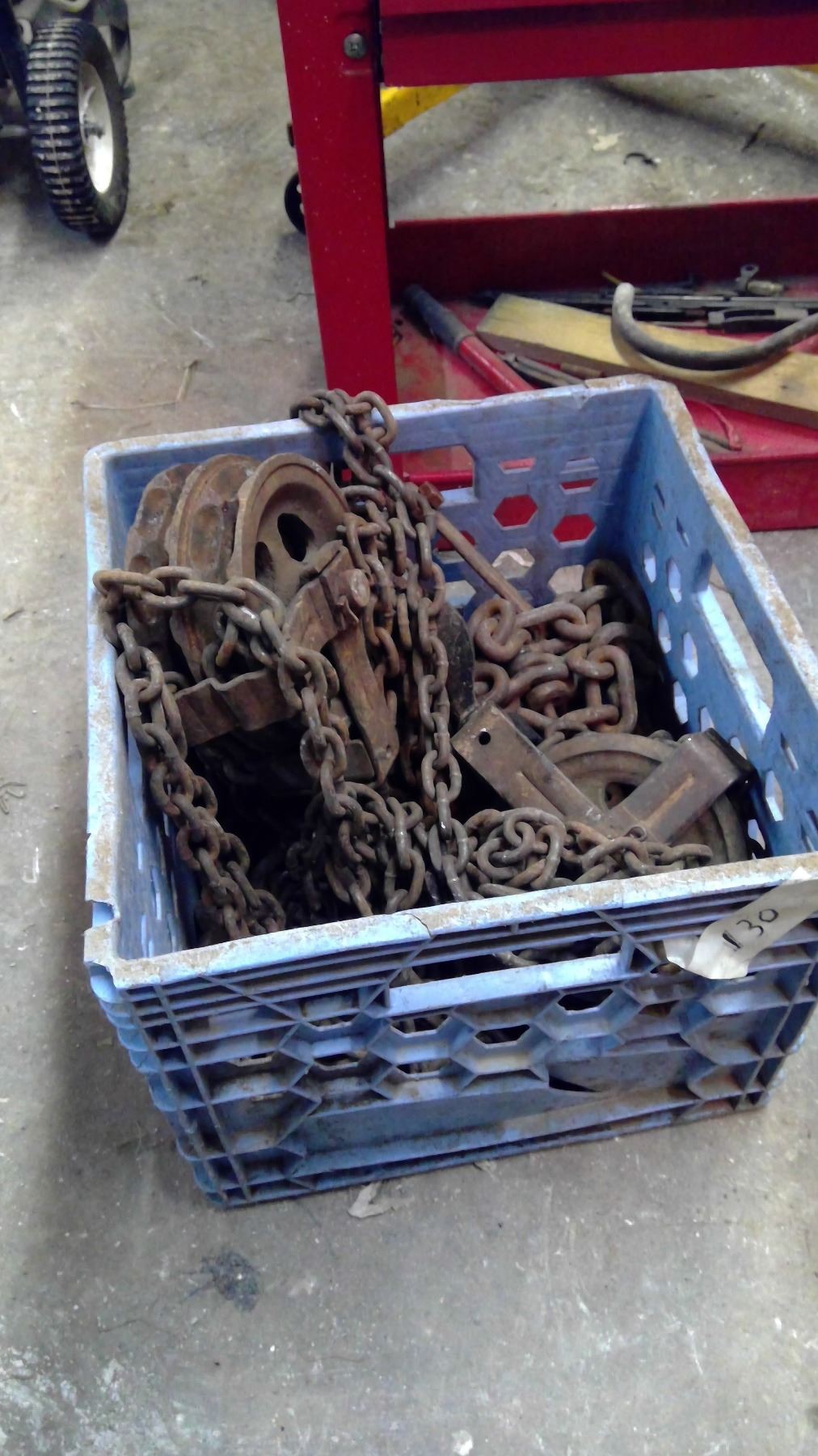 CHAIN HOIST & BOX OF ASSORTED CHAINS