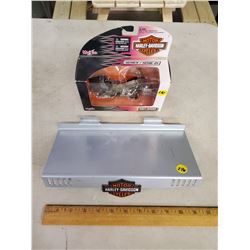 HARLEY DAVIDSON MOTORCYCLE 1:18 & DISPLAY SHELF