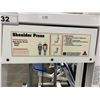 Image 2 : WHITE APEX SEATED SHOULDER PRESS MACHINE