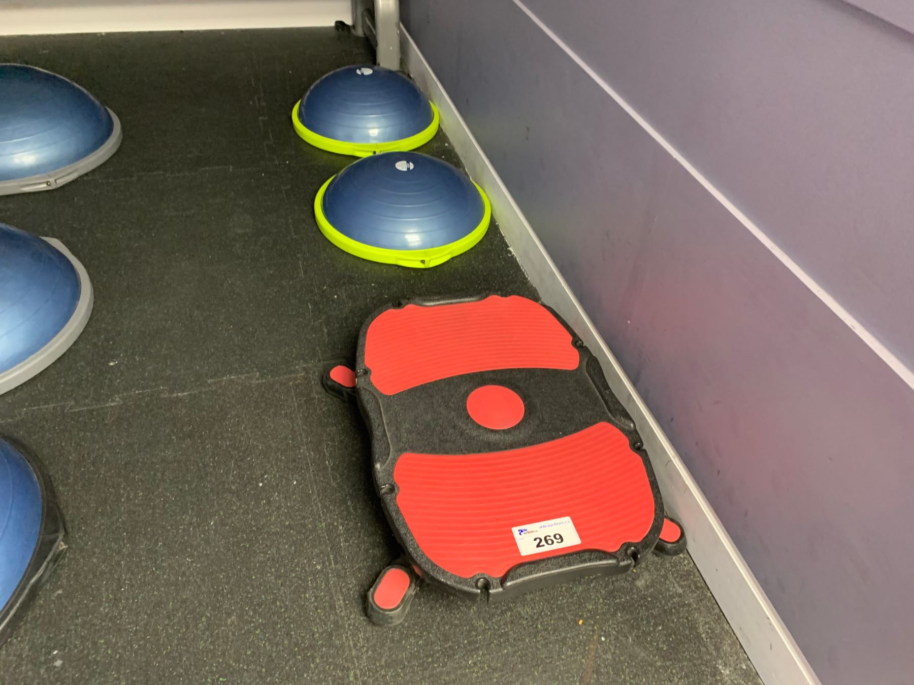 2 BOSU SPORT BALLS & BALANCE PLATFORM - Able Auctions exercise ball platform