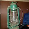 Image 2 : BEACON OIL LANTERN