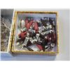 Image 2 : 3 TRAYS OF ESTATE JEWELLERY