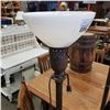 Image 2 : 2 LAMPS - 1 ANTIQUE, 1 MODERN