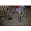 Image 2 : 2 BLACK TREE DECORATIONS