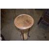 Image 2 : VINTAGE BARLEY TWIST PLANT STAND
