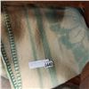 Image 2 : VINTAGE WOOL BLANKET AND LINENS