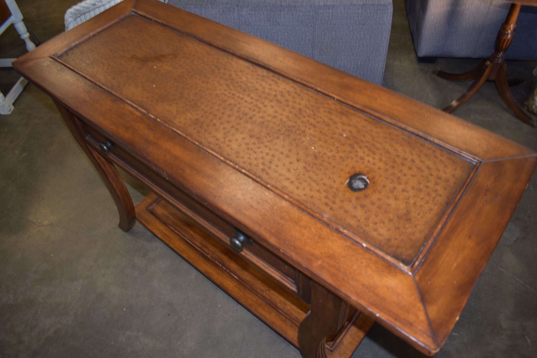 SOLID WOOD SOFA TABLE WITH ONE DRAWER - Big Valley Auction