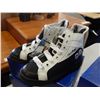 Image 2 : 5 PAIRS LA GEAR WAYNE GRETZKY RUNNING SHOES SIZE 2-1/2
