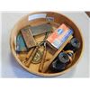 Image 2 : WOODEN BOX W/ BINOCULARS AND VINTAGE ITEMS