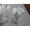 Image 2 : 2 MILK GLASS VASES
