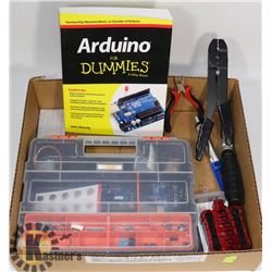 ARDUINO R3 BOARD WITH CIRCUITRY, PARTS AND BOOK.