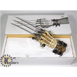 REPLICA WOLVERINE-STYLE HAND CLAWS.
