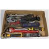 Image 1 : FLAT FULL OF ASSORTED TOOLS