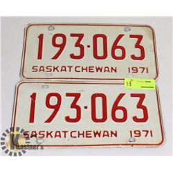 2 VINTAGE SASKATCHEWAN LICENSE PLATES 1971