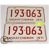 Image 1 : 2 VINTAGE SASKATCHEWAN LICENSE PLATES 1971