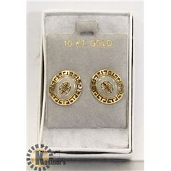 PAIR OF 10 KARAT GOLD AND JADE EARRINGS, NEW.