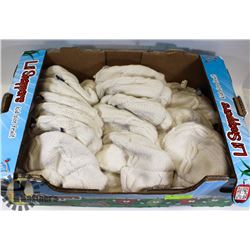 LOT OF 15 WHITE TOQUES.