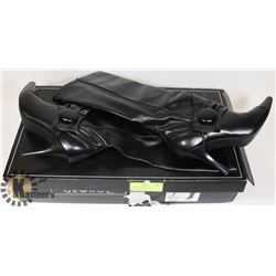 NEW BLACK FASHION BOOTS W/BUTTONS SIZE 7