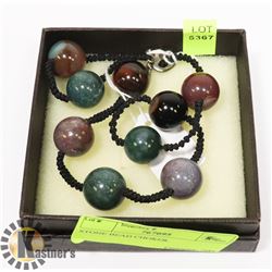 STONE BEAD CHOKER.