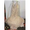 Image 1 : WEDDING DRESS SIZE 6 TAGS ON