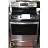 Image 1 : 30" FREE STANDING SELF CLEANING CONVECTION RANGE