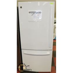 GE WHITE REFRIGERATOR 20.9 CUFT W/ BOTTOM FREEZER,