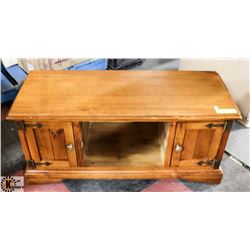 PINE COFFEE TABLE, 39"X15.5"X18".