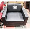 Image 1 : NEW BLACK LEATHERETTE WAITING ROOM CHAIR