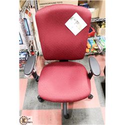 NEW RED AND BLACK HYDRAULIC LIFT OFFICE CHAIR ON