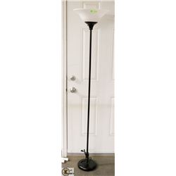 BLACK AND WHITE FLOOR LAMP