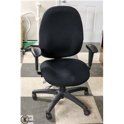 BLACK FABRIC HYDRAULIC LIFT OFFICE CHAIR