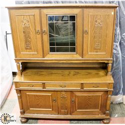 VINTAGE WOOD BUFFET AND HUTCH, 53.5"X18.5"X67".